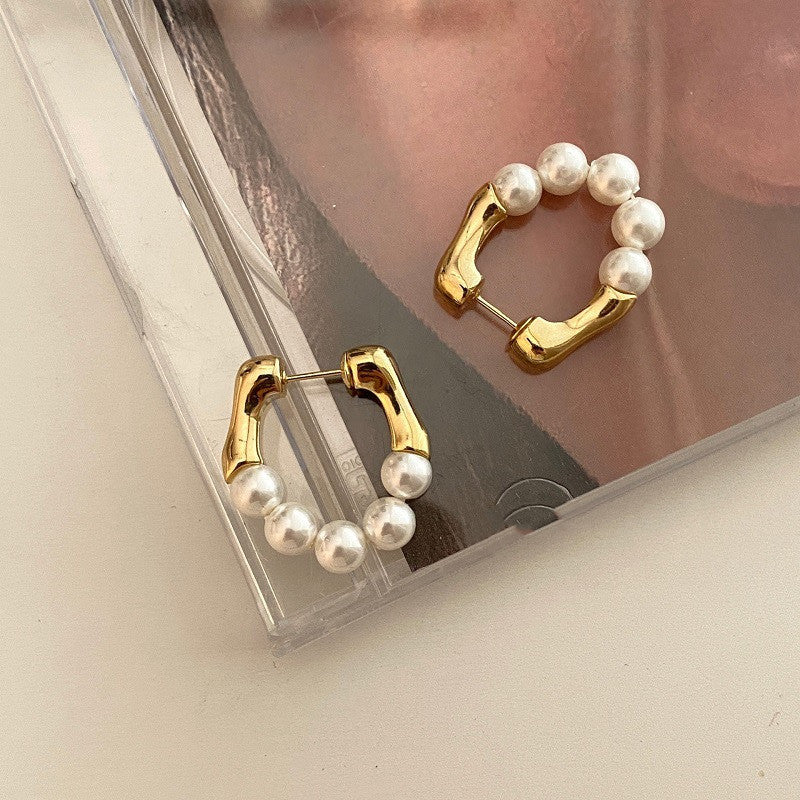 Fashionable Temperament Wearing Pearl Earrings Front And Back