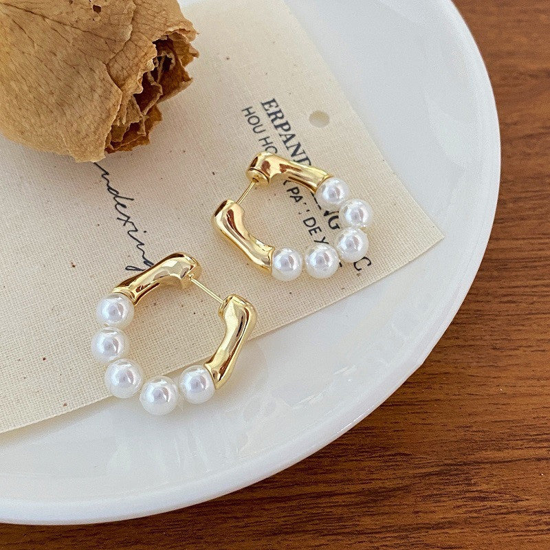 Fashionable Temperament Wearing Pearl Earrings Front And Back